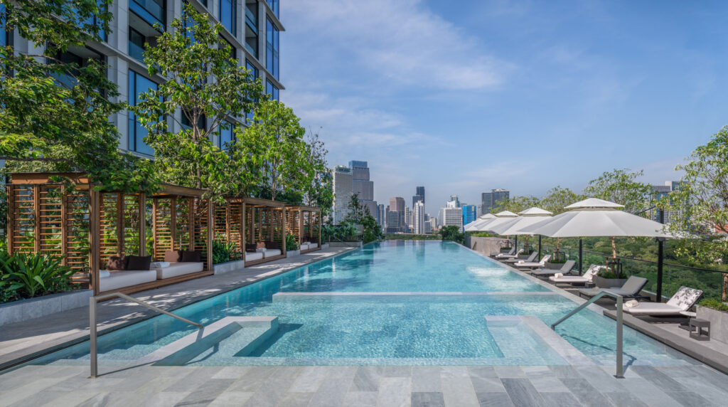 Ritz Carlton Bangkok swimming pool