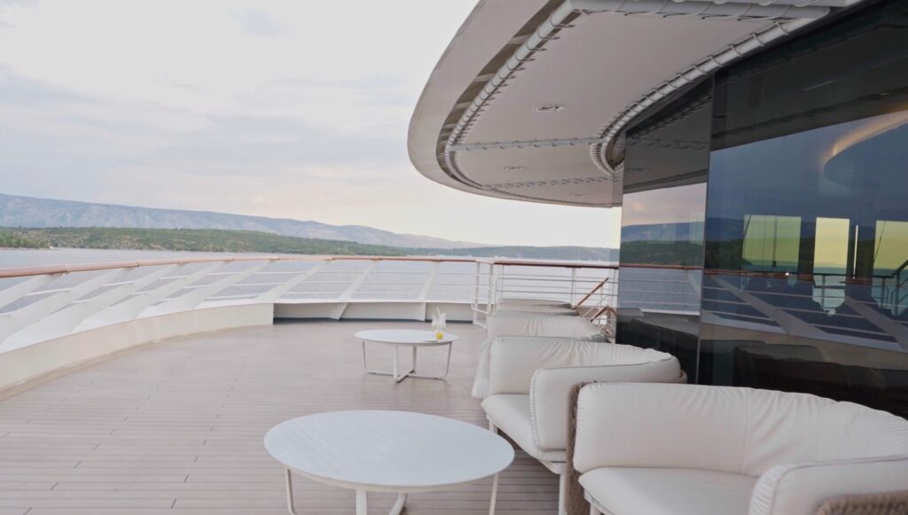 The Observatory Lounge on Dumont D'Urville. Photo: Harmeet Sehgal